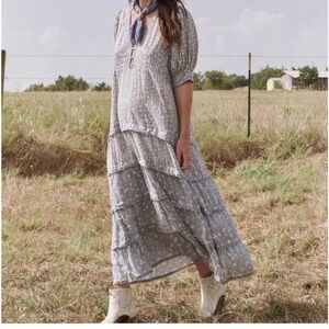 THE GREAT. The Yonder dress in Prairie Floral.
Size 1 Small